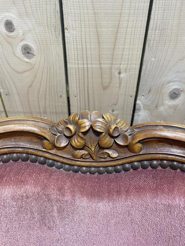 Paire De Fauteuils   Bergères De Style Louis XV En Velours Rose photo vinterior