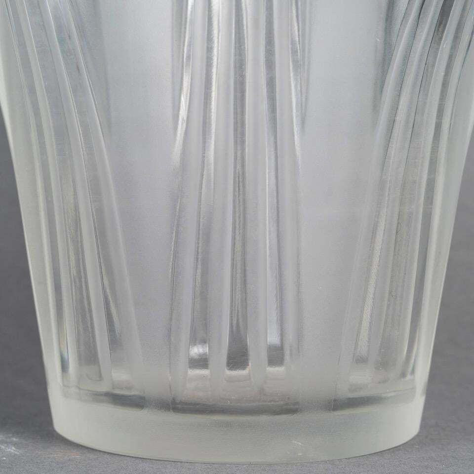 Marc Lalique  1950  “Sirius” Crystal Vase Also Known As “Cometes” Vase photo Home Decor