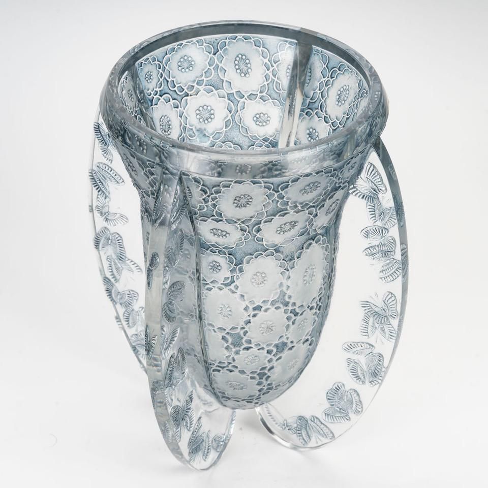 René Lalique (1860   1945) “Butterflies” Vase   1936. photo vinterior