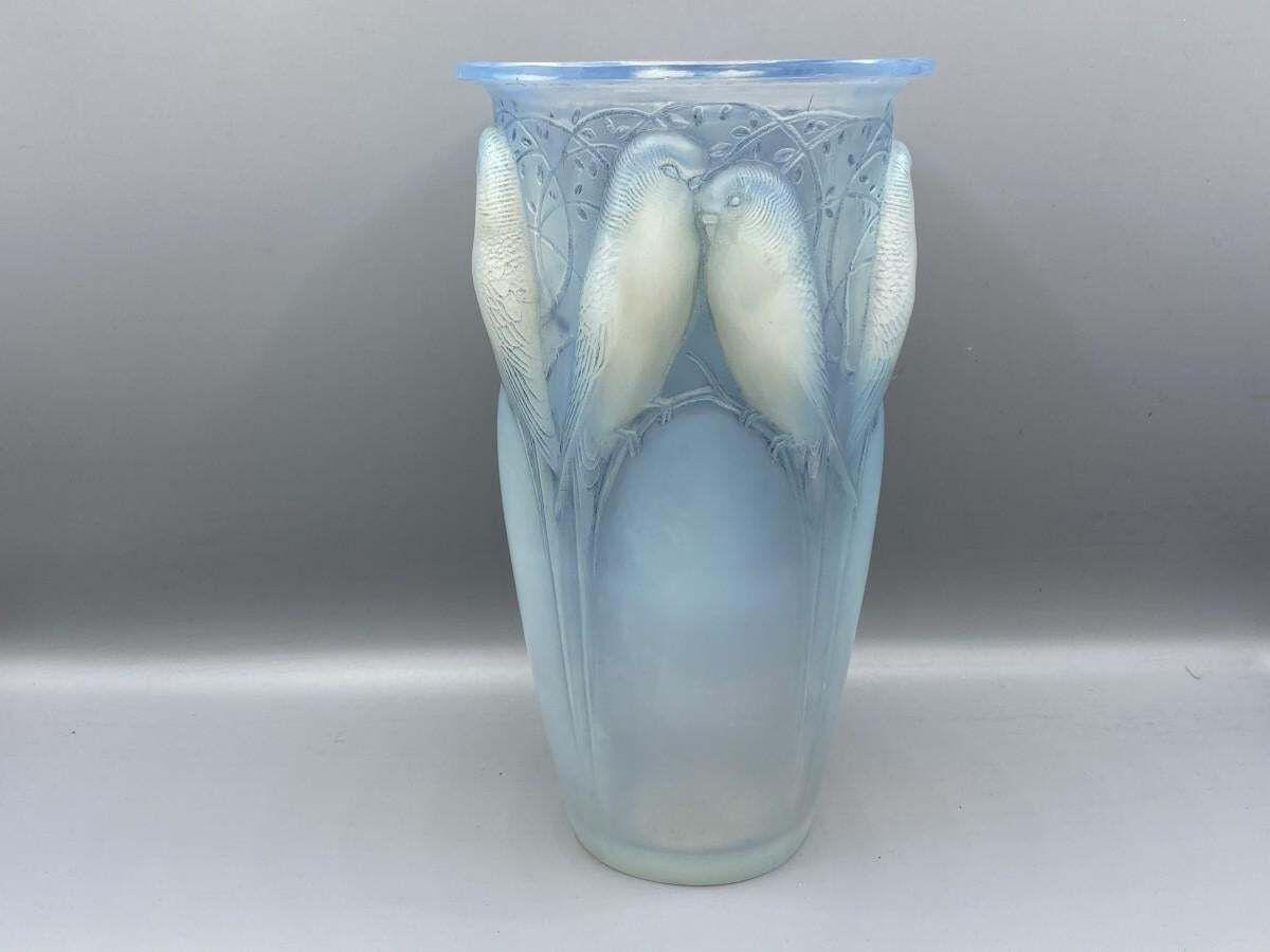 René Lalique 1924   “Ceylan” Opalescent Vase. photo furniture