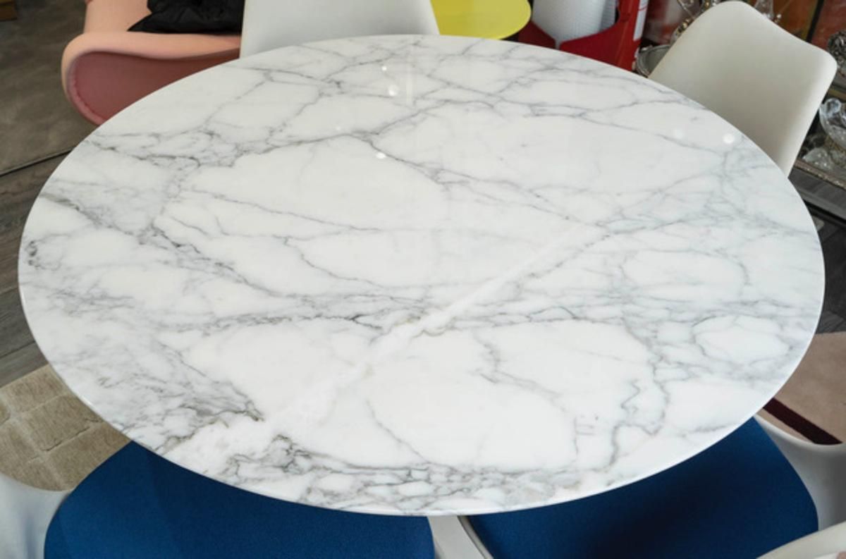 Eero Saarinen (1910   1961) & Knoll International  Publisher Table 107 Cm photo furniture