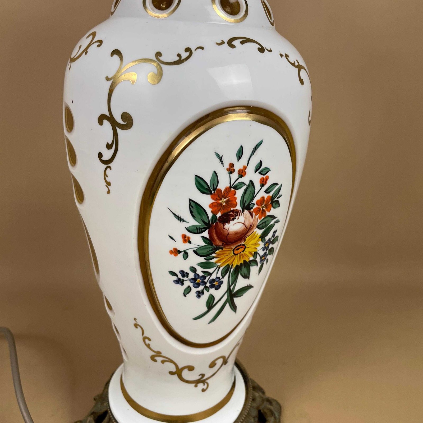 Antique Ceramic Lamp Light Bedside Table Desk Porcelain Vase White Floral Pattern Brass Gold Metal Base Cottage Vintage Glass Inlay photo 135.0