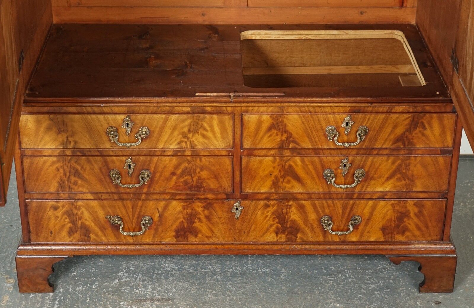 Furniture 1800 Antique English Georgian Flamed Hardwood Linen Press Wardrobe Armoire J1 photo