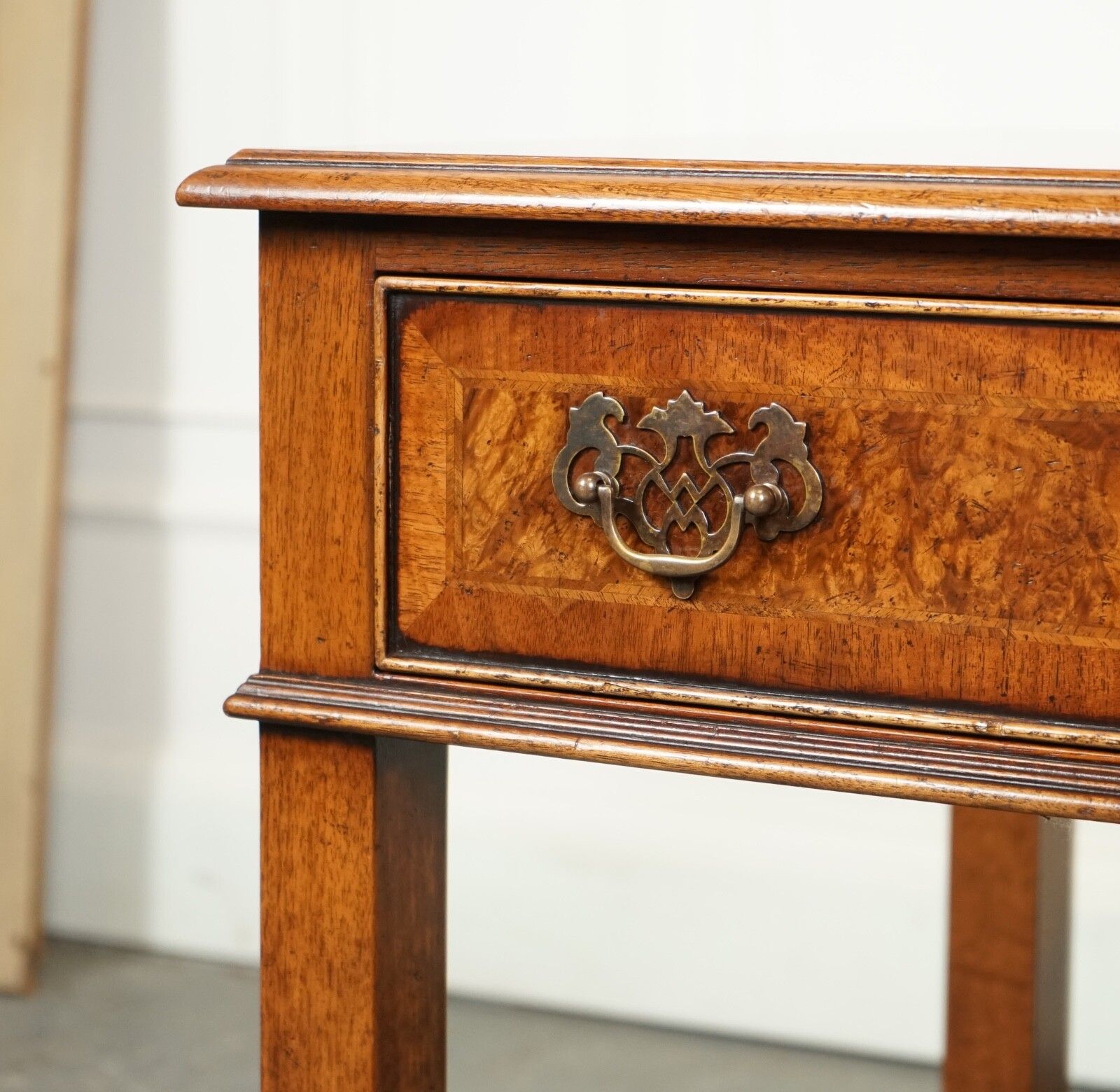 photo vinterior Pair Burr Walnut Bedside Nightstands End Side Lamp Tables Brights Of Nettlebed