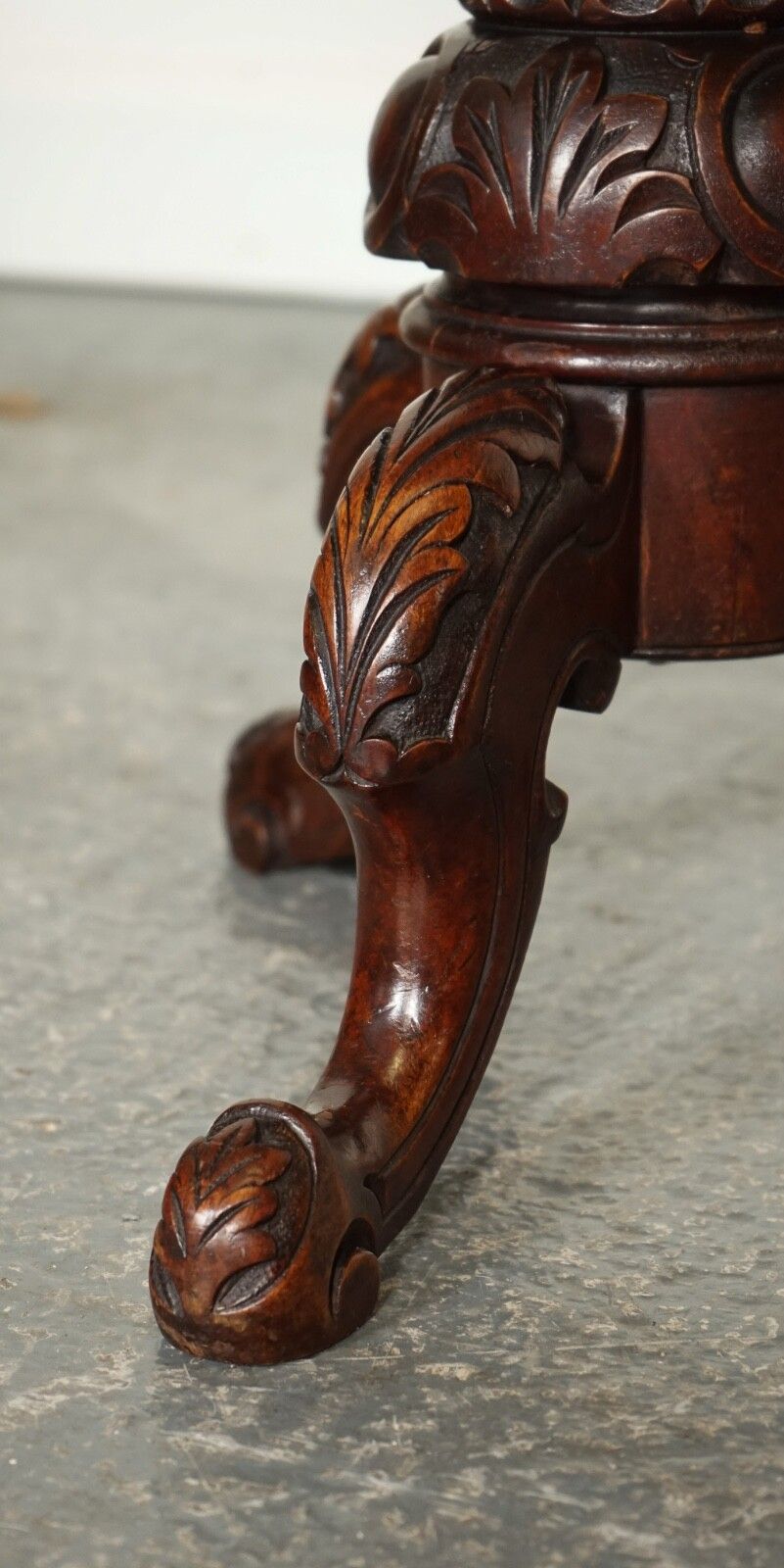 Stunning Antique Italian Chess Side End Lamp Table With Carved Legs photo buy