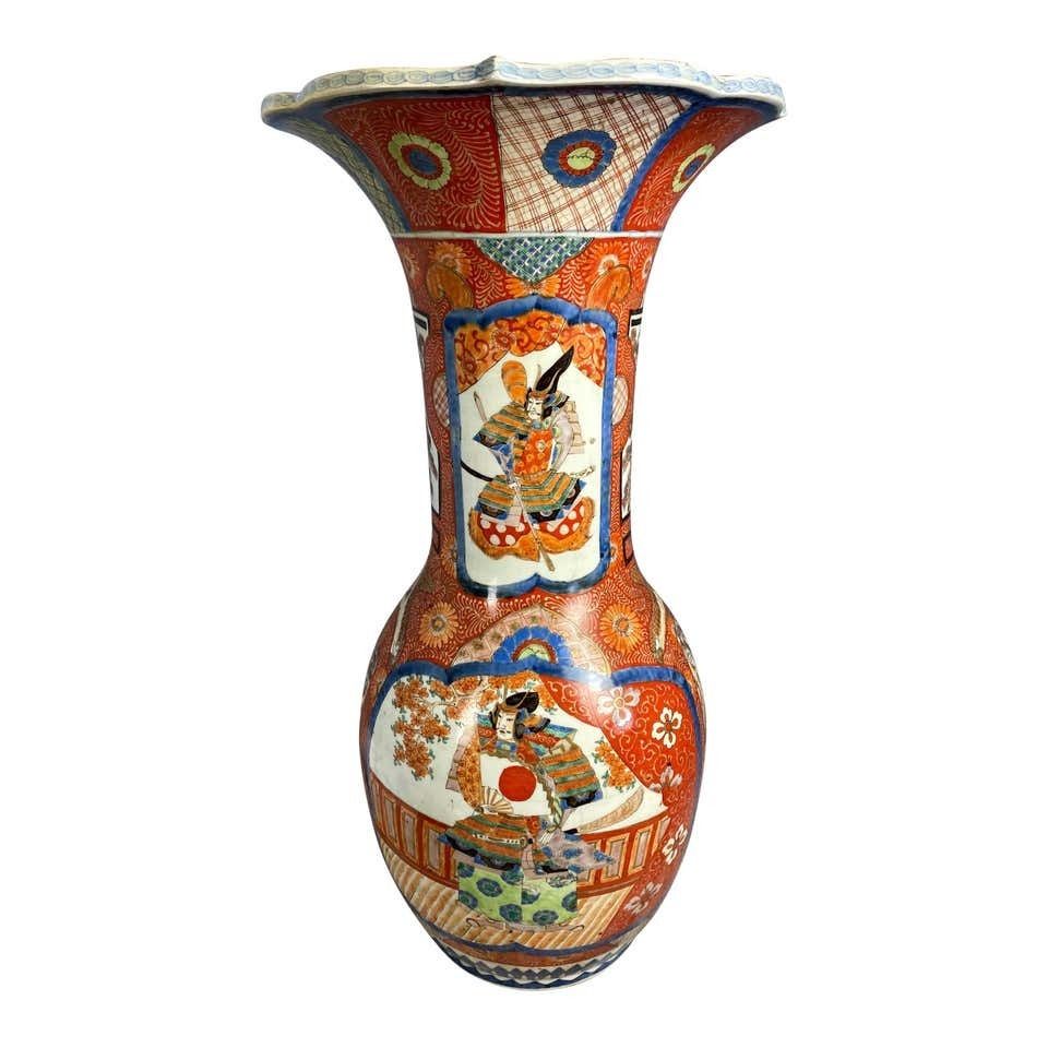 Grand Japanese Imari Vase, Late 19th Century