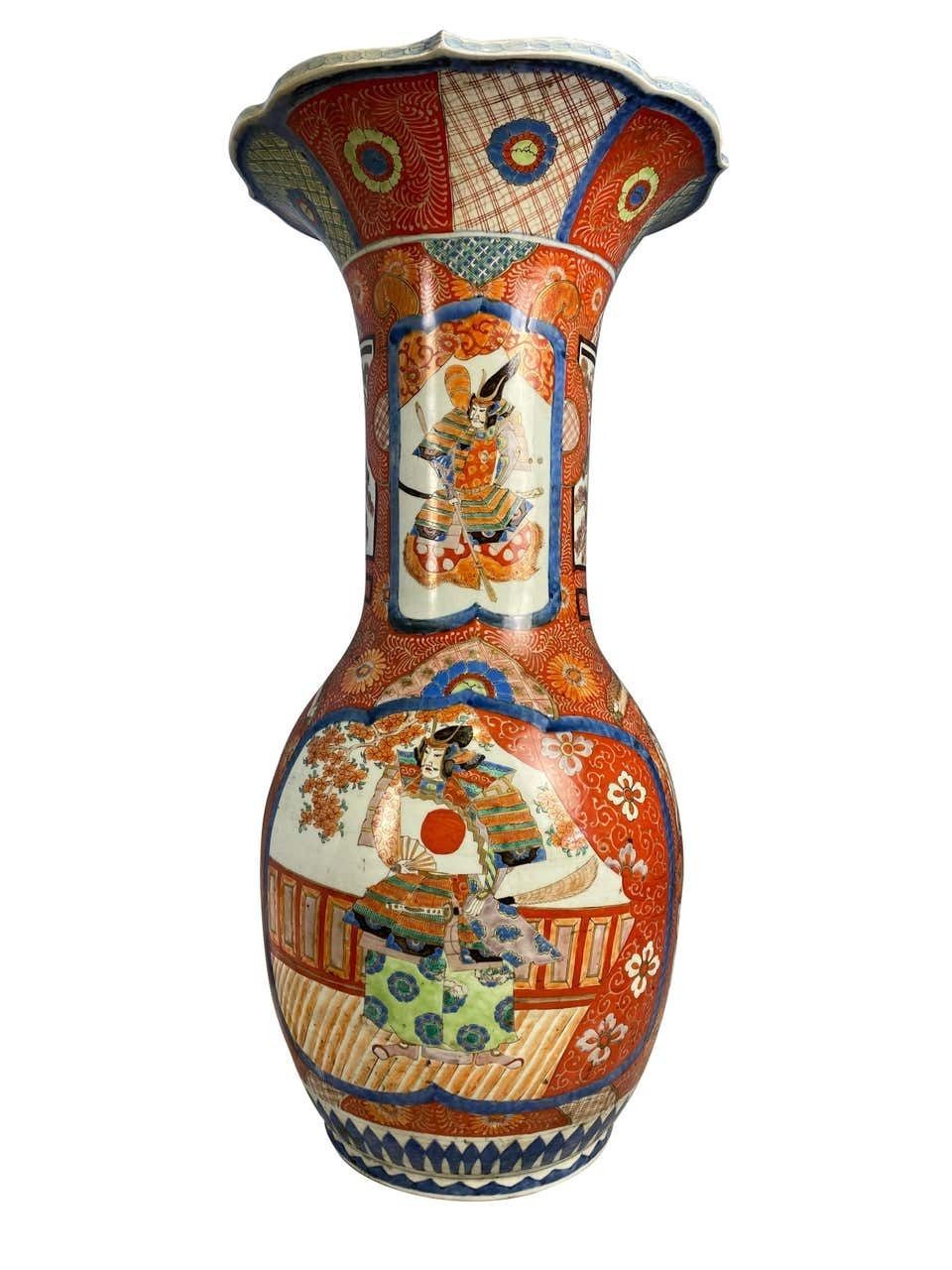 Grand Japanese Imari Vase, Late 19th Century photo furniture