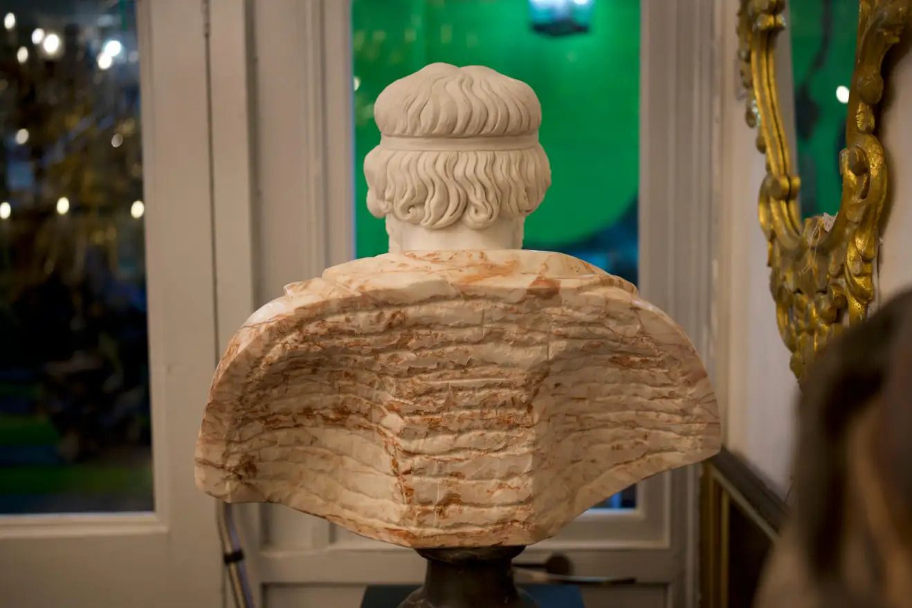 20th Century Bust Of Roman Hand Carved In Carrara White And Alicante Red Marble photo furniture