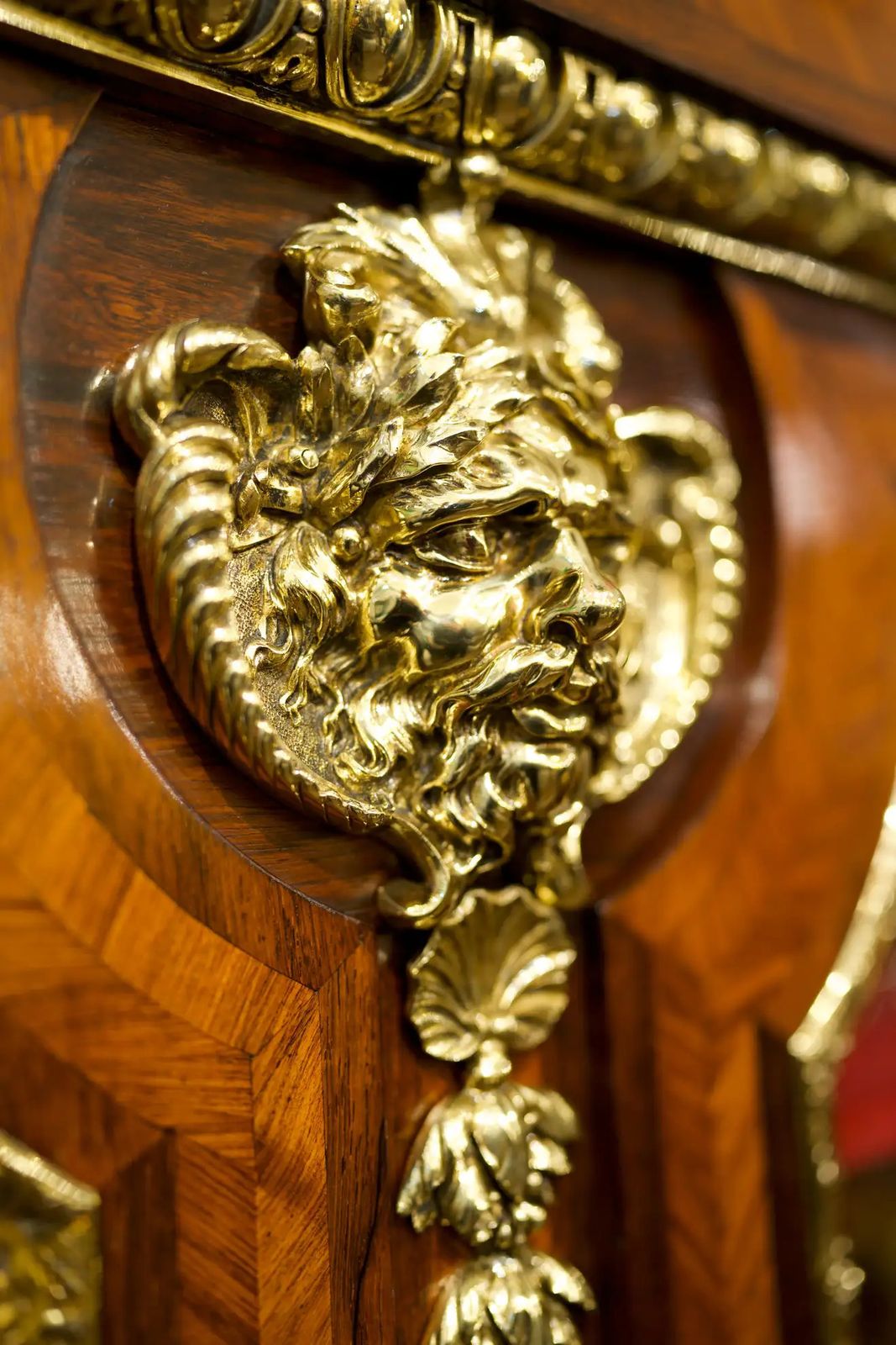 18th Century Ormolu Mounted French Kingwood Cabinet/Vitrine photo vinterior