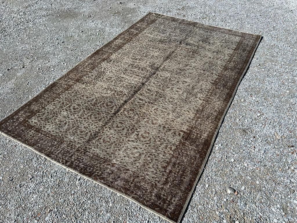 photo furniture 5.7x9 Ft Mid Century Floral Patterned Rug In Gray & Brown, Handknotted In Turkey