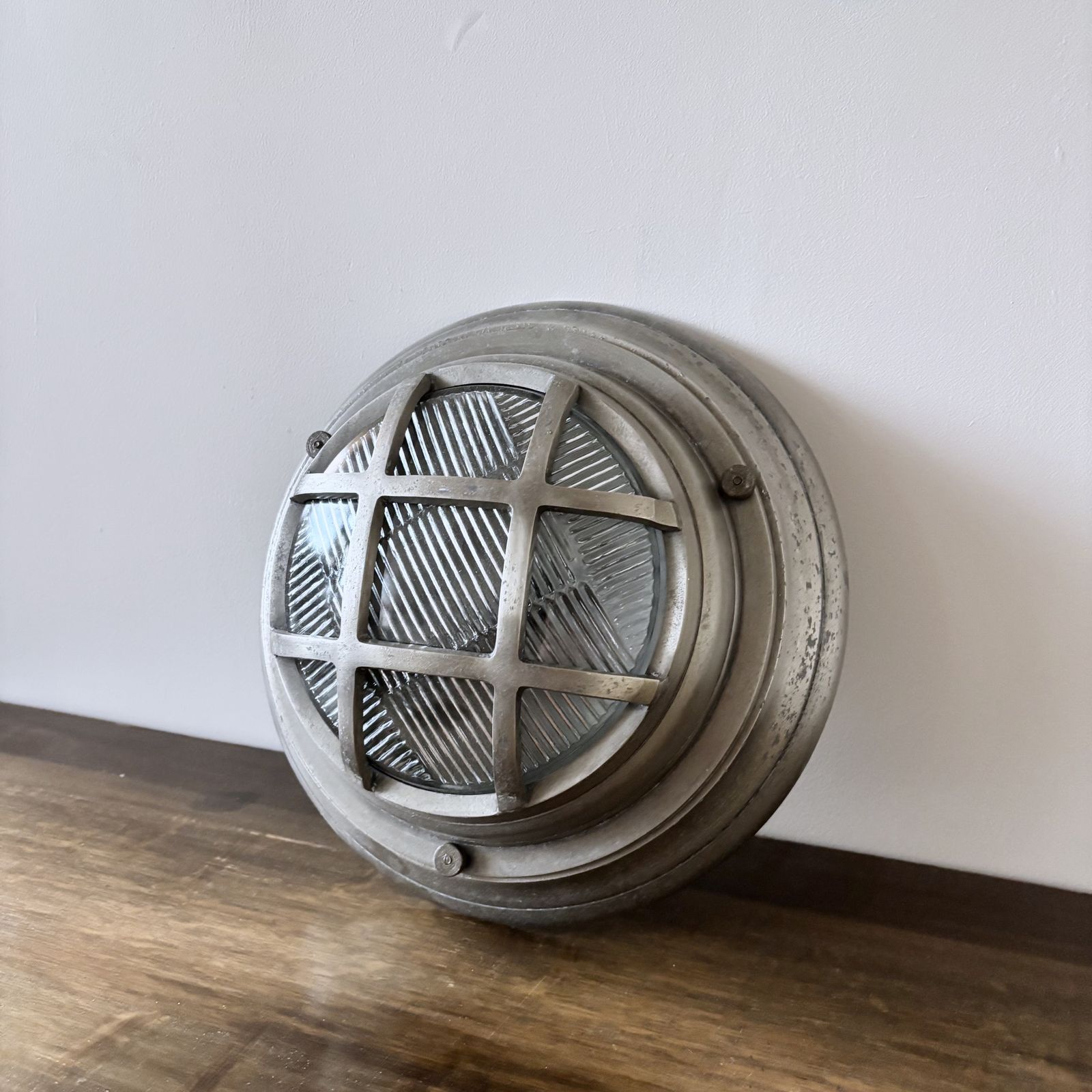 Round Aluminium Bulk Head Light photo for sale