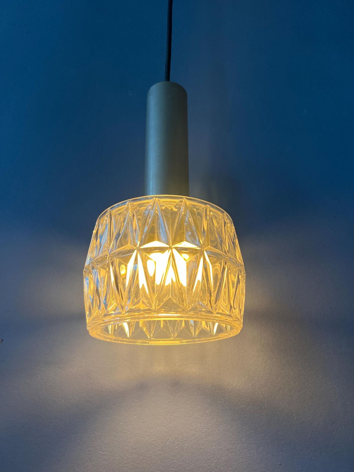 Mid Century Kristalglazen Hanglamp photo for sale
