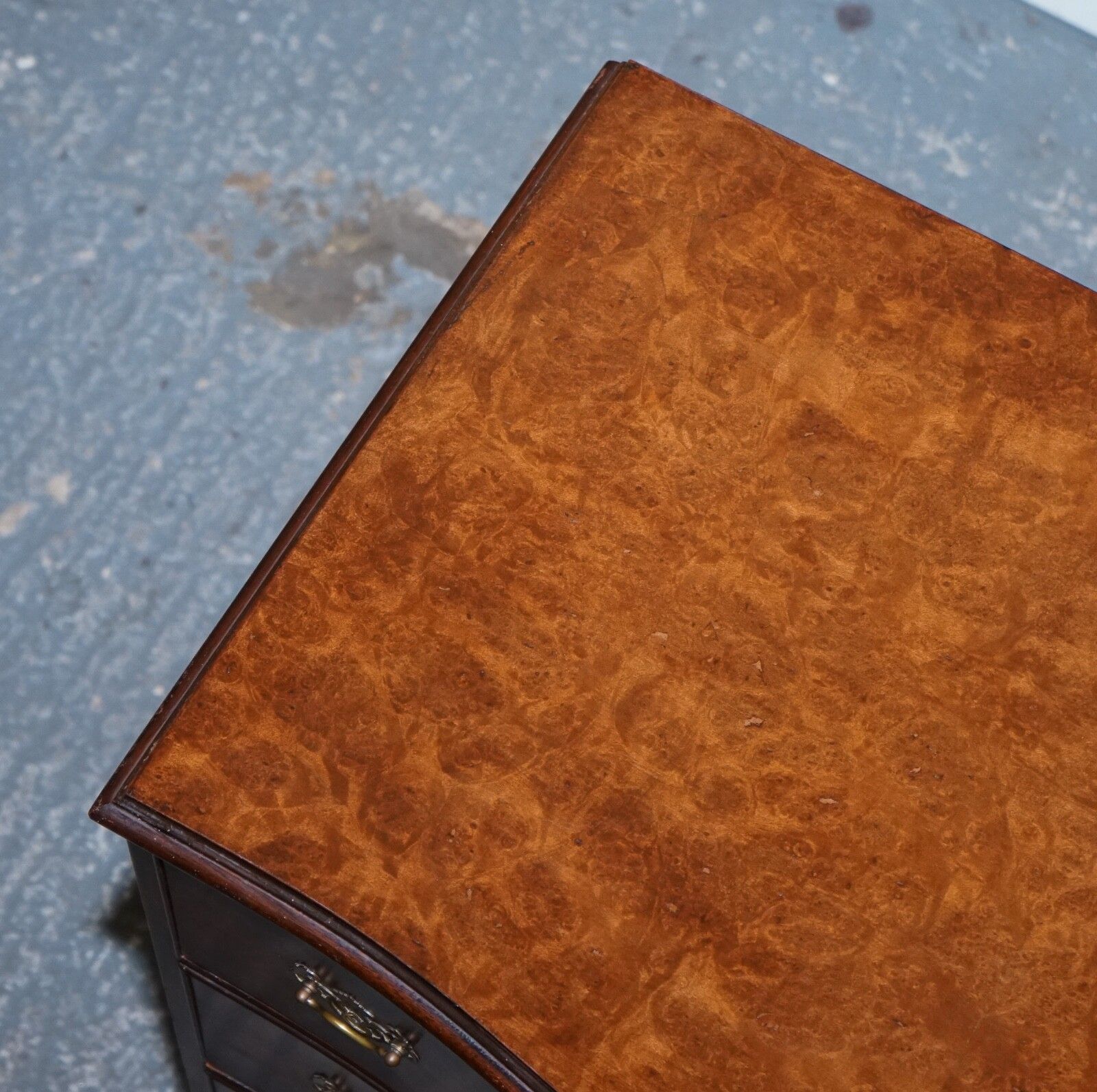 photo vinterior Late 20th Century Burr Walnut Chest Of Drawers With Brass Handles