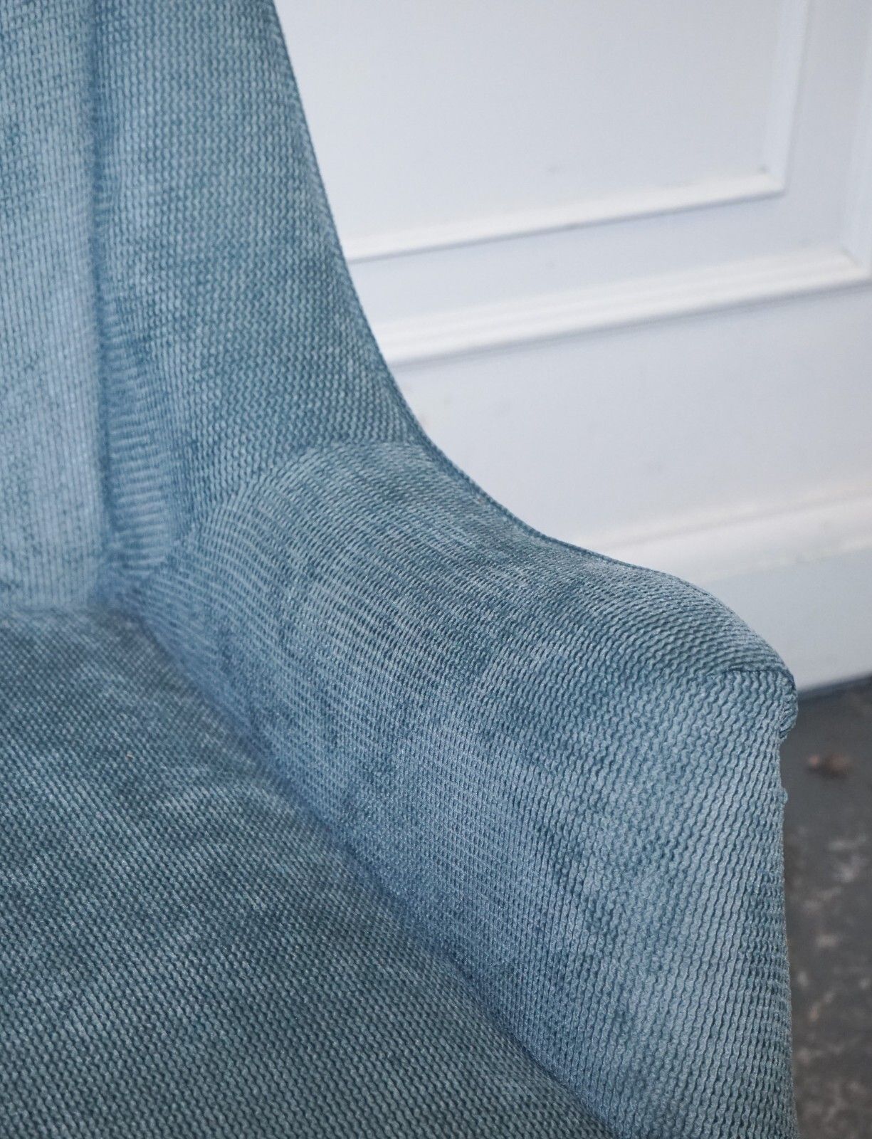 photo furniture Elegant Pale Blue Velver Side Chair Armchair With Black And Gold Legs