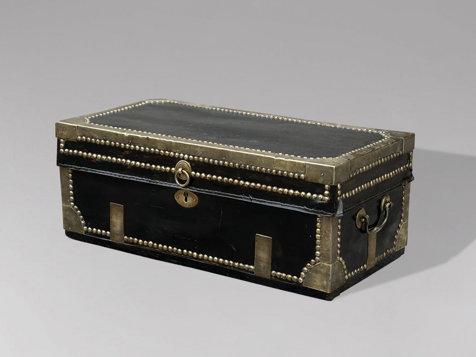 Early 19th Century Georgian Leather Brassbound Coaching Trunk photo for sale