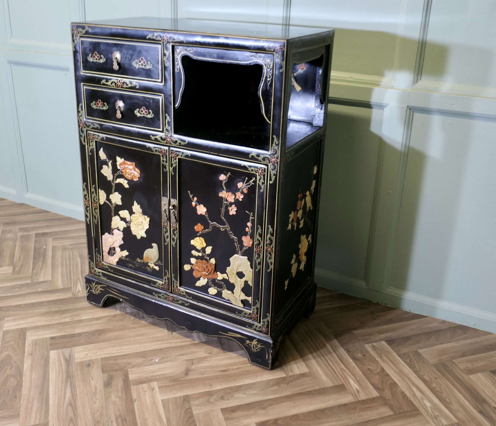 Pretty Black Chinoiserie Cupboard Decorated With Birds And Flowers photo Furniture