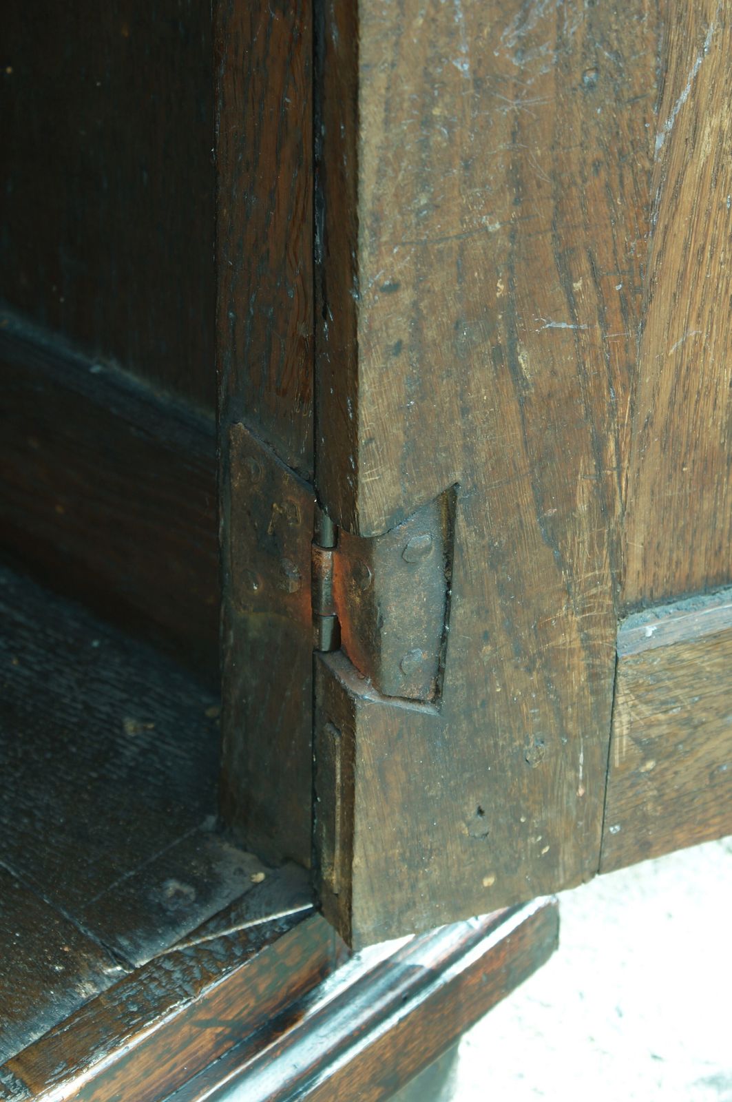 2450.0 18th Century Oak Dresser., 18th Century And Earlier photo