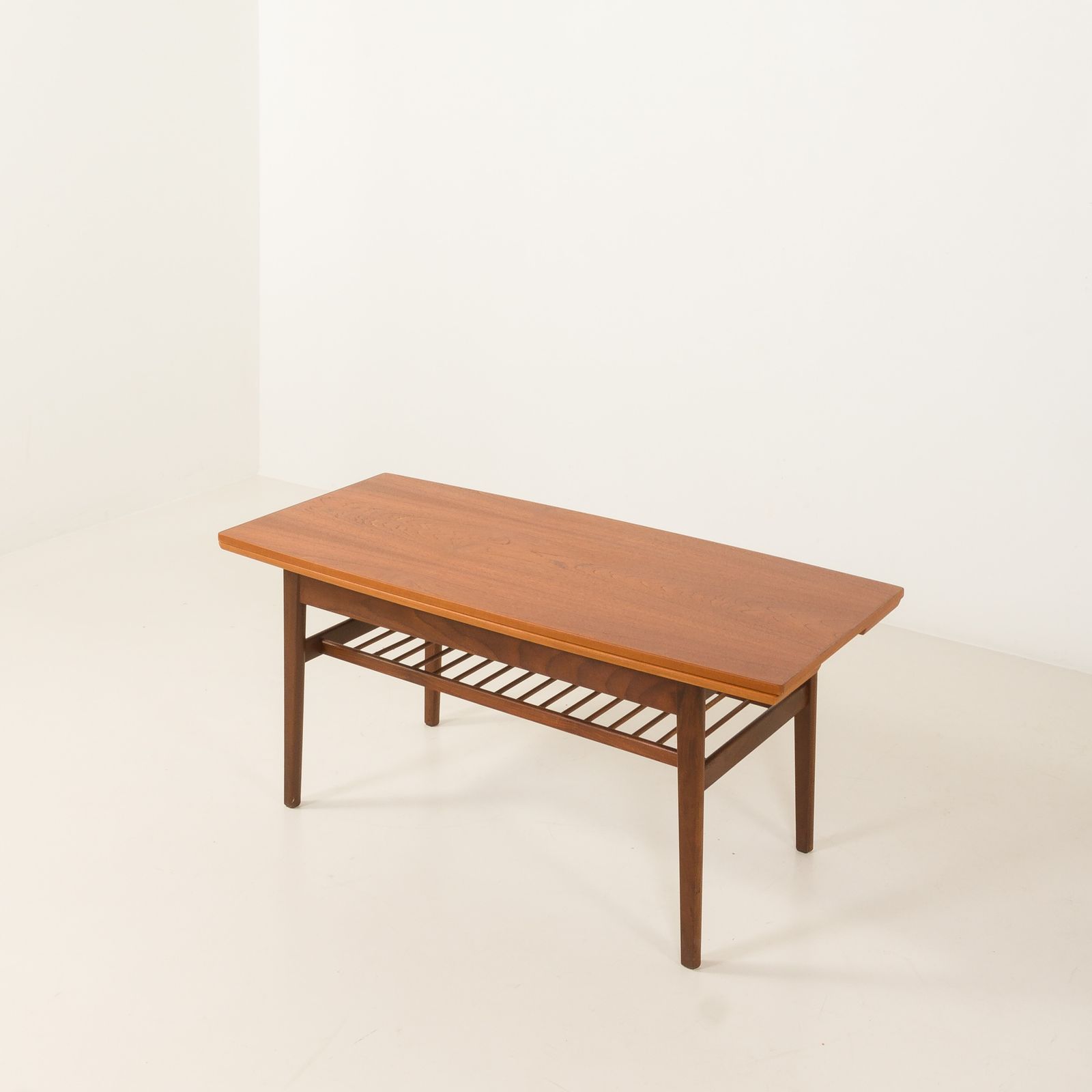 photo vintage Vintage Elevator Teak Table Attr. To Kai Kristiansen, 1960s