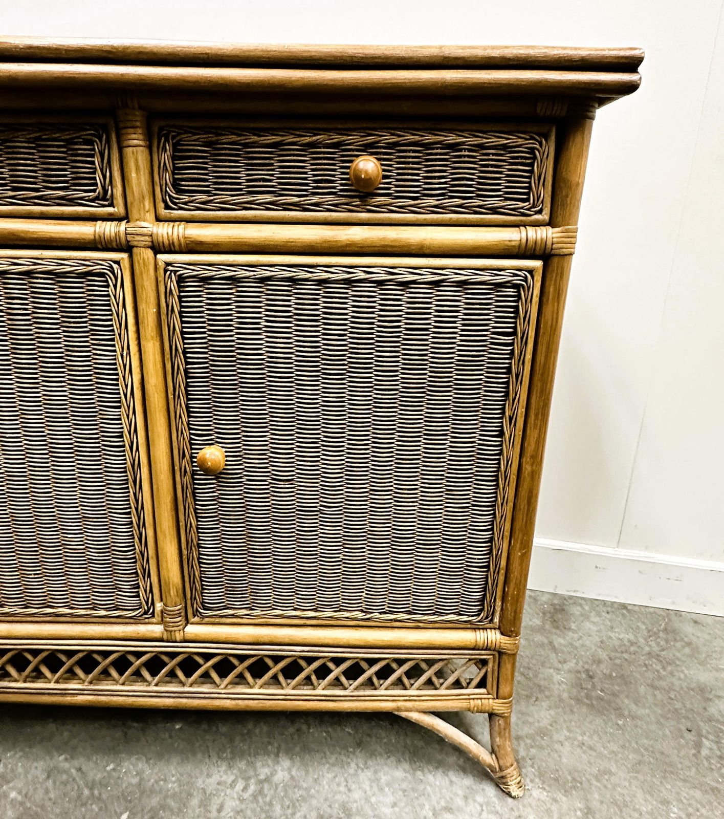 Italiaans vintage rotan en bamboe dressoir, Italië, ca. jaren 1970. photo vintage