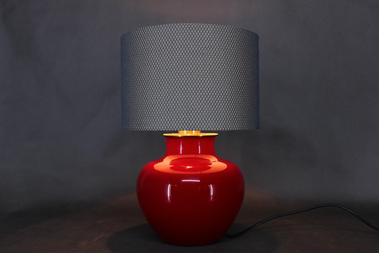 441.0 1970s Italian Veart Glass Table Lamp With Fabric Lamp Shade photo