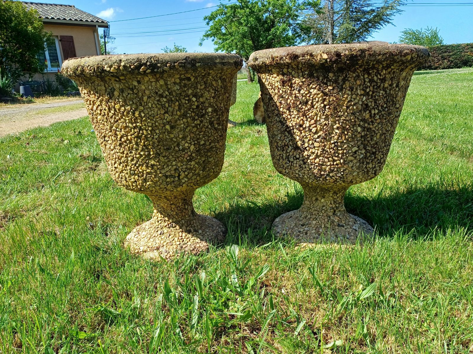 photo furniture Pair Of Medici Style Vases In Reconstituted Stone