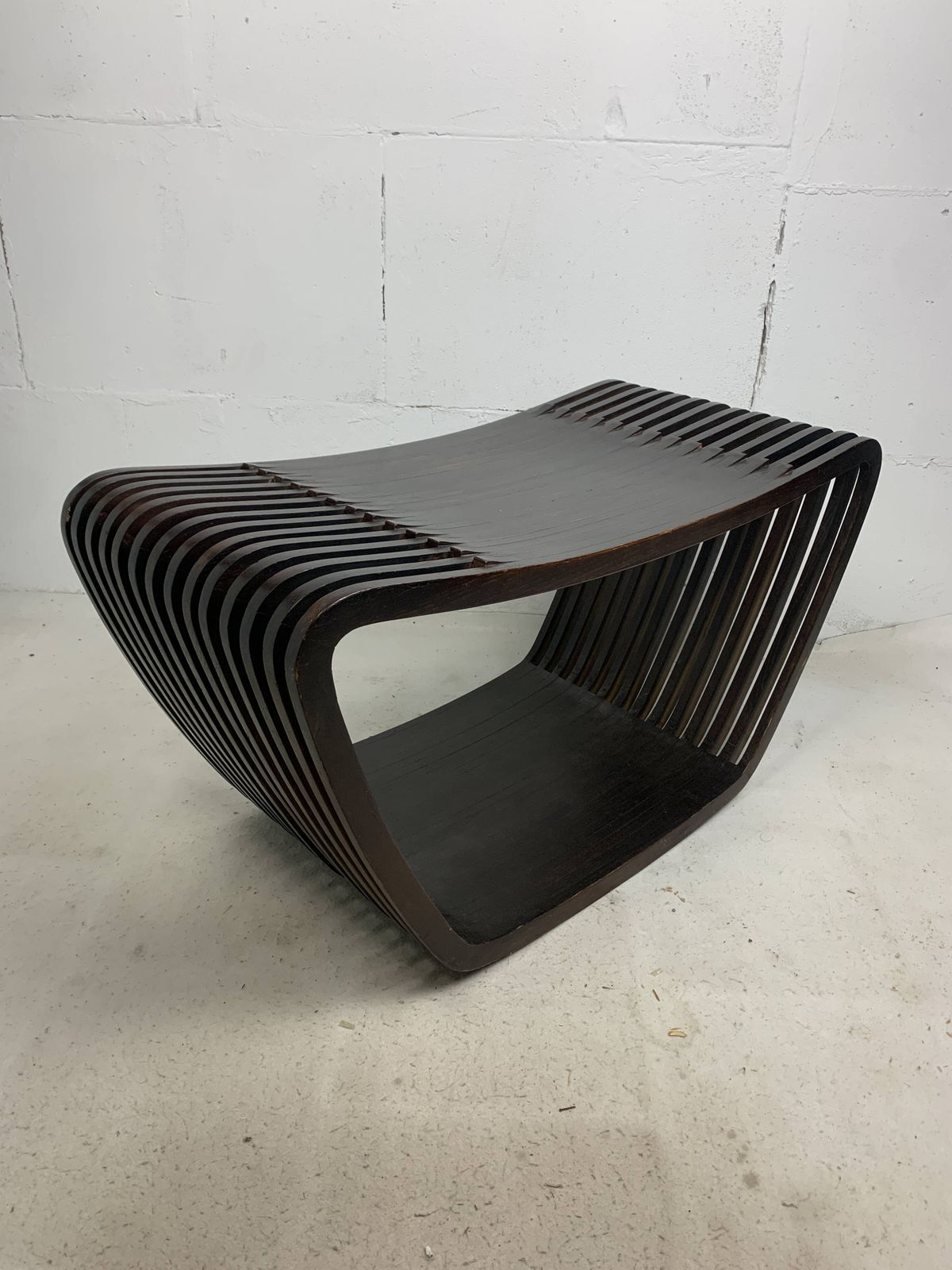 photo vintage Post Modern Dutch Slatted Wooden Wavy Curvy Bench Or Coffee Table, 1970s