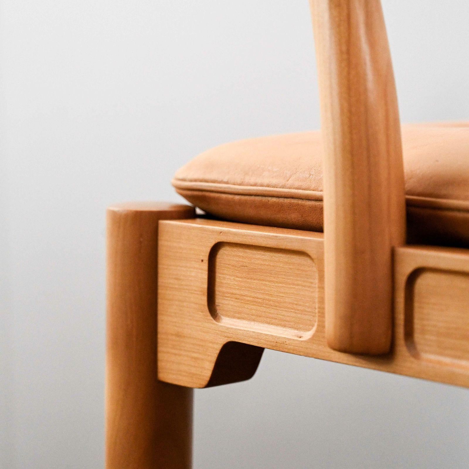 photo furniture Set Of 6 China Chairs In Clear Lacquered Ash Wood Designed By Hans Wegner In 1944