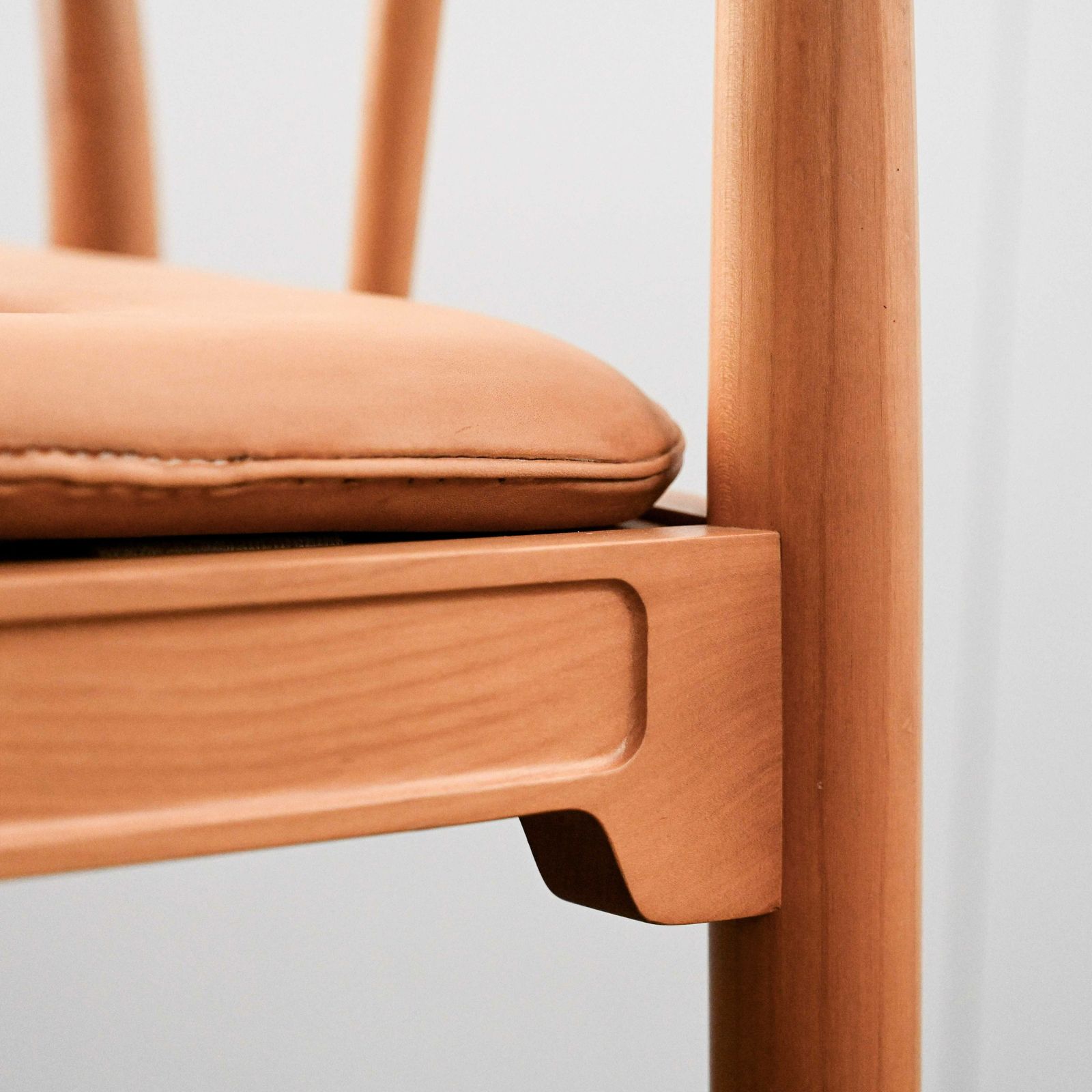 photo for sale Set Of 6 China Chairs In Clear Lacquered Ash Wood Designed By Hans Wegner In 1944
