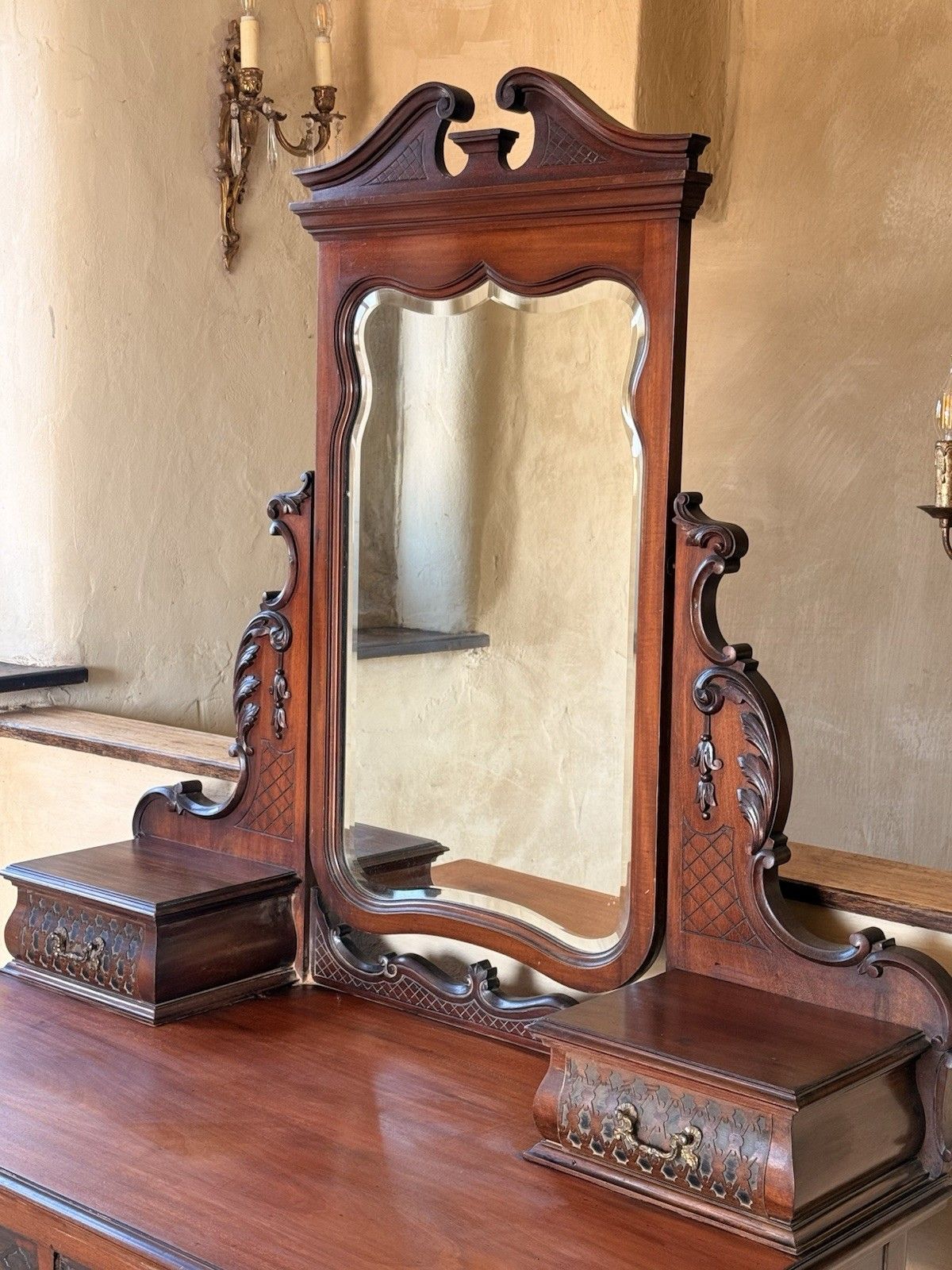 photo furniture Fine  English Victorian Antique Mahogany Carved Dressing Table By Maple Co