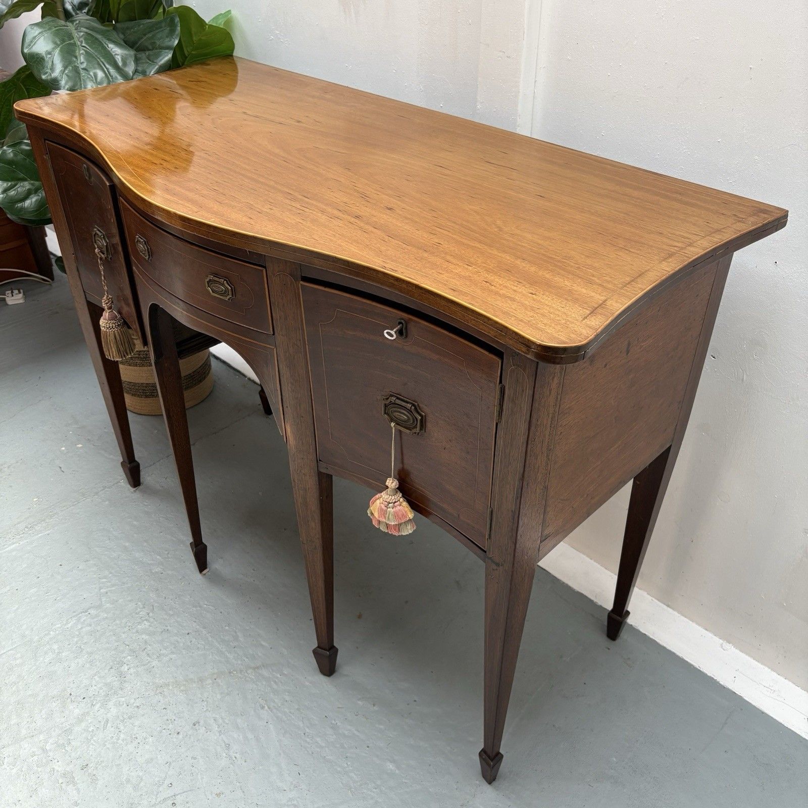 Georgian Mahogany Serpentine Front Sideboard photo buy