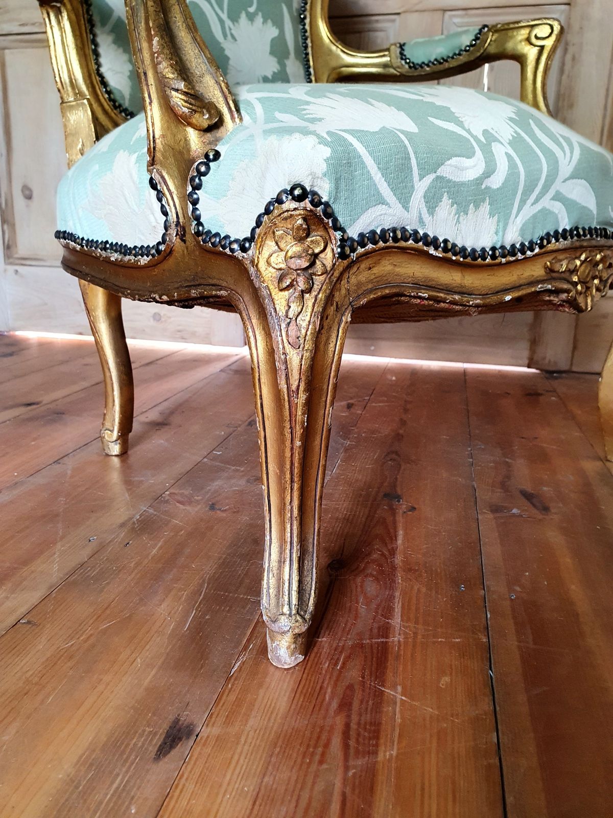 photo furniture Antique XVI Style Gilt Wood Chair