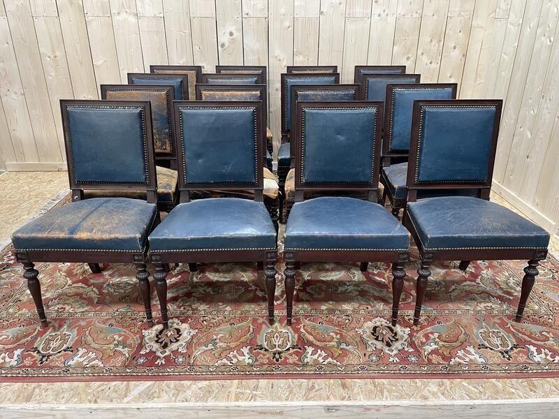 Suite De 16 Chaises Napoléon III En Acajou Massif
