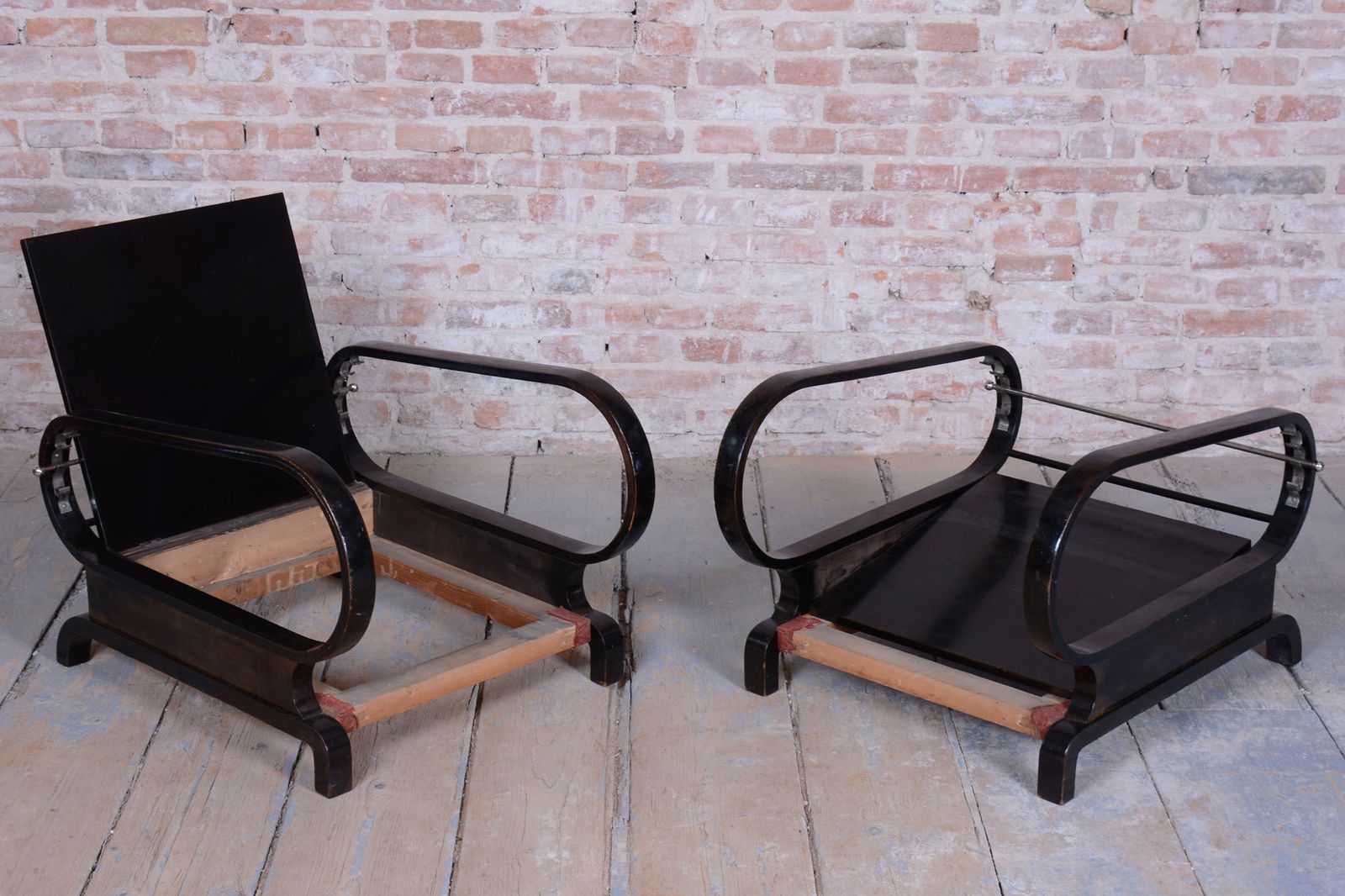 photo vintage Two Restored Art Deco Reclining Armchairs, By Halabala, Up Závody, Czech. 1920s