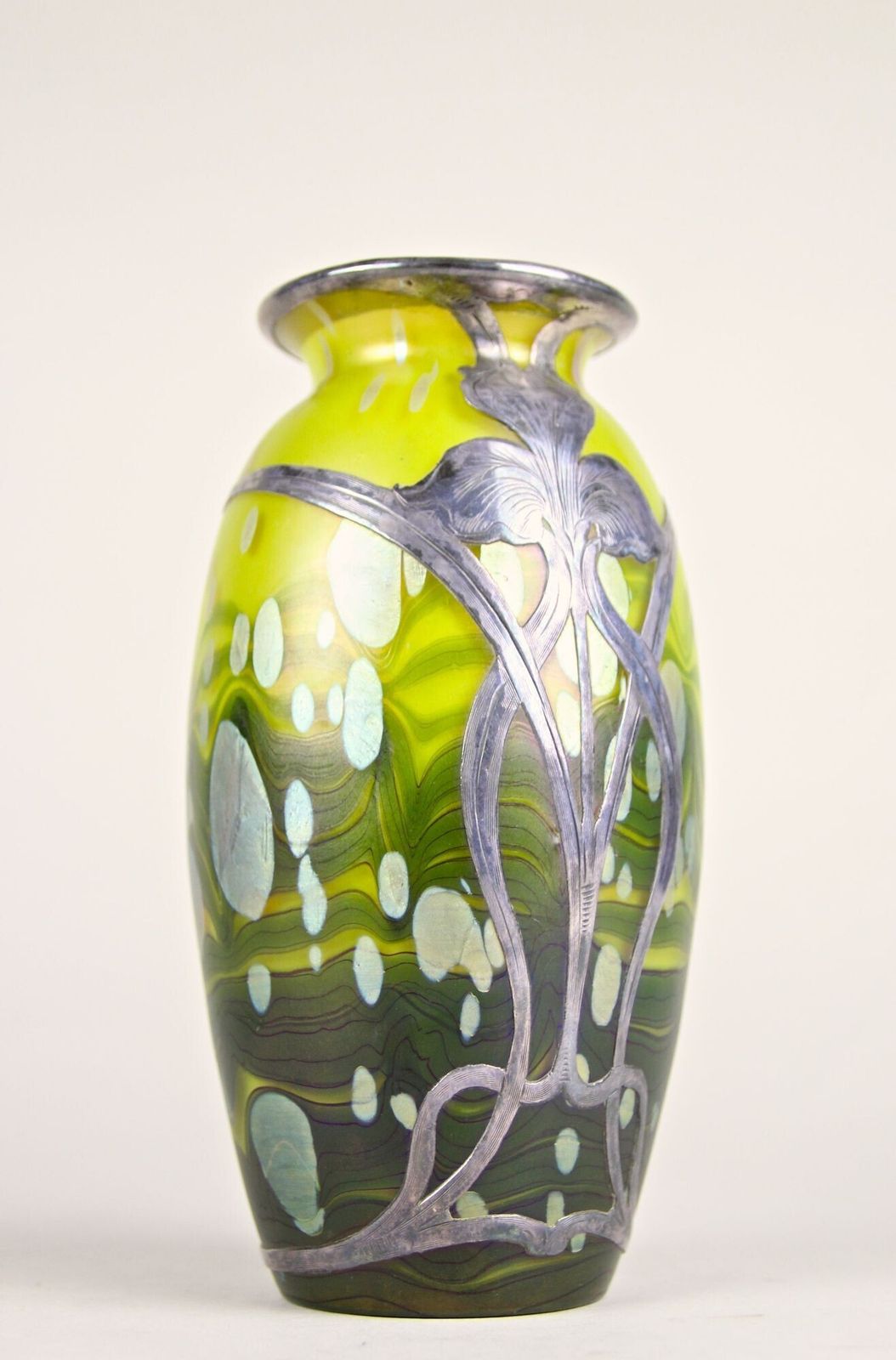 photo vinterior Loetz Witwe Glass Vase "Cytisus Yellow" With Silver Overlay, Cz Circa 1902