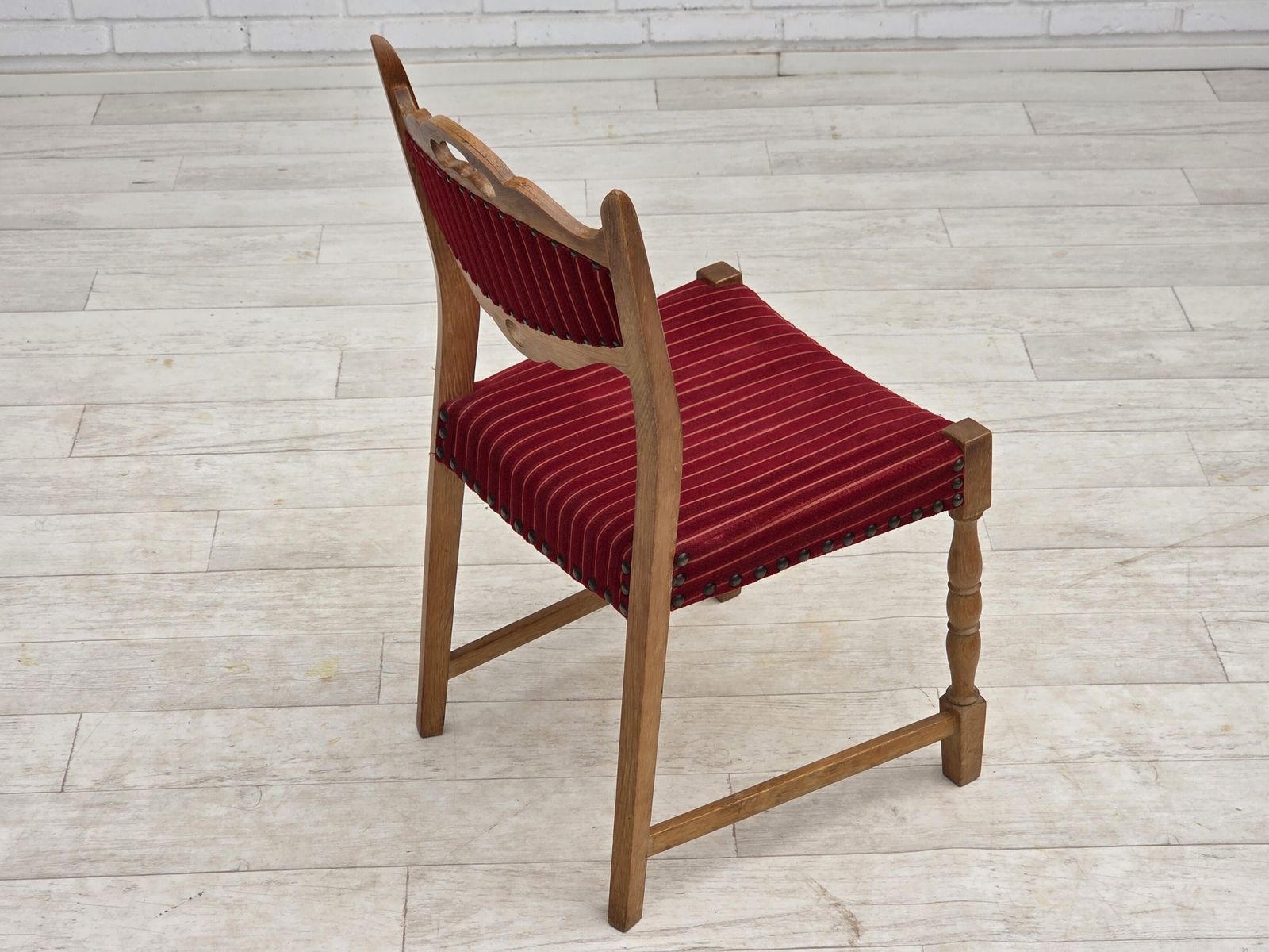 photo vintage Ca. Jaren 1970, Set Van 6 Deense Eetkamerstoelen, Eikenhout, Meubelwol.