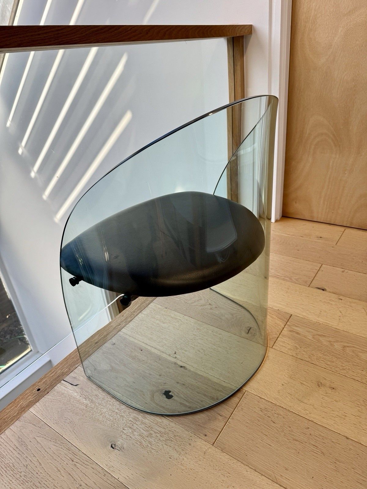 photo vintage 1980s Glass Framed Chair By Fiam Of Italy In The Style Of Louis Dierra