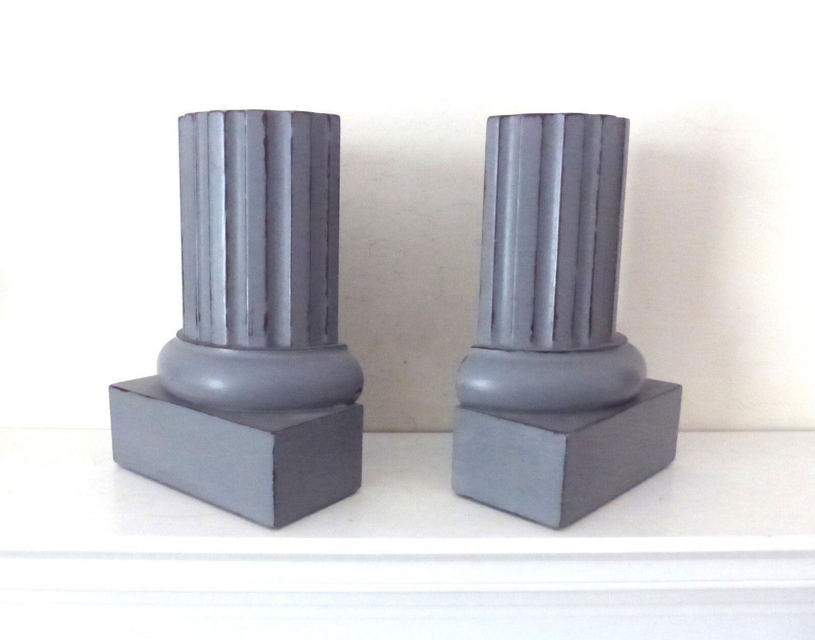 photo vintage The 'Bombay Company' Grey Painted Wood Classic Pillar Column Bookends 18cms High