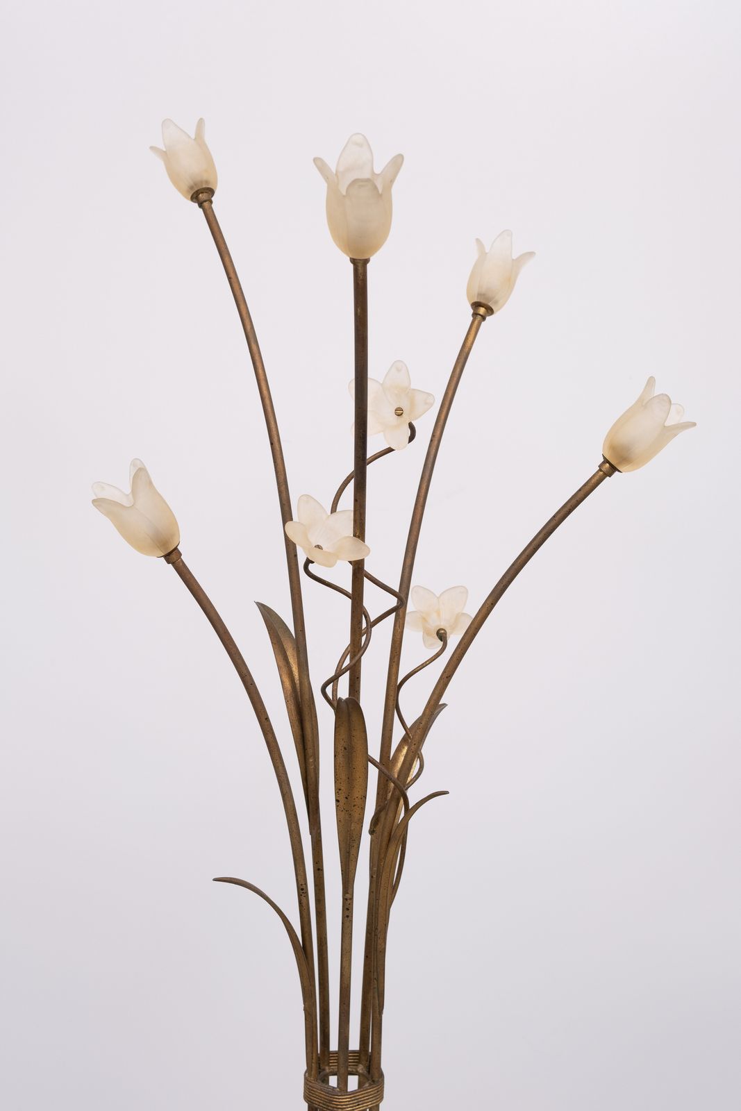photo furniture Hollywood Regency Gold Flower Shaped Floor Lamp 1980s