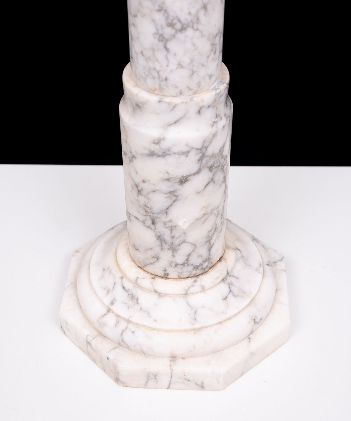 800.0 An Antique Italian Ring Turned Alabaster Pedestal 19th Century photo