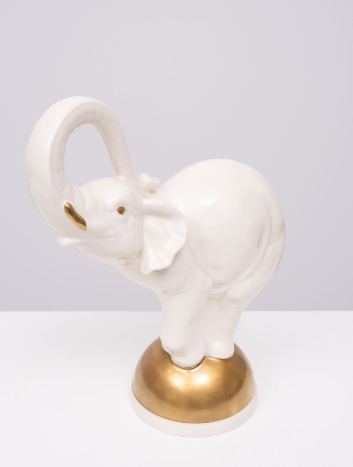 Goebel Groot Keramisch Olifant Balancerend Op Gouden Bal Jaren 1970 Duitsland photo Woonaccessoires