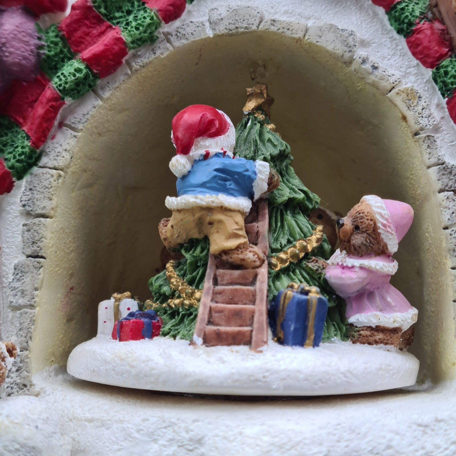 photo vinterior Light Up Christmas Music Box Teddy Bear Snowman & Bears Playing To Xmas Song