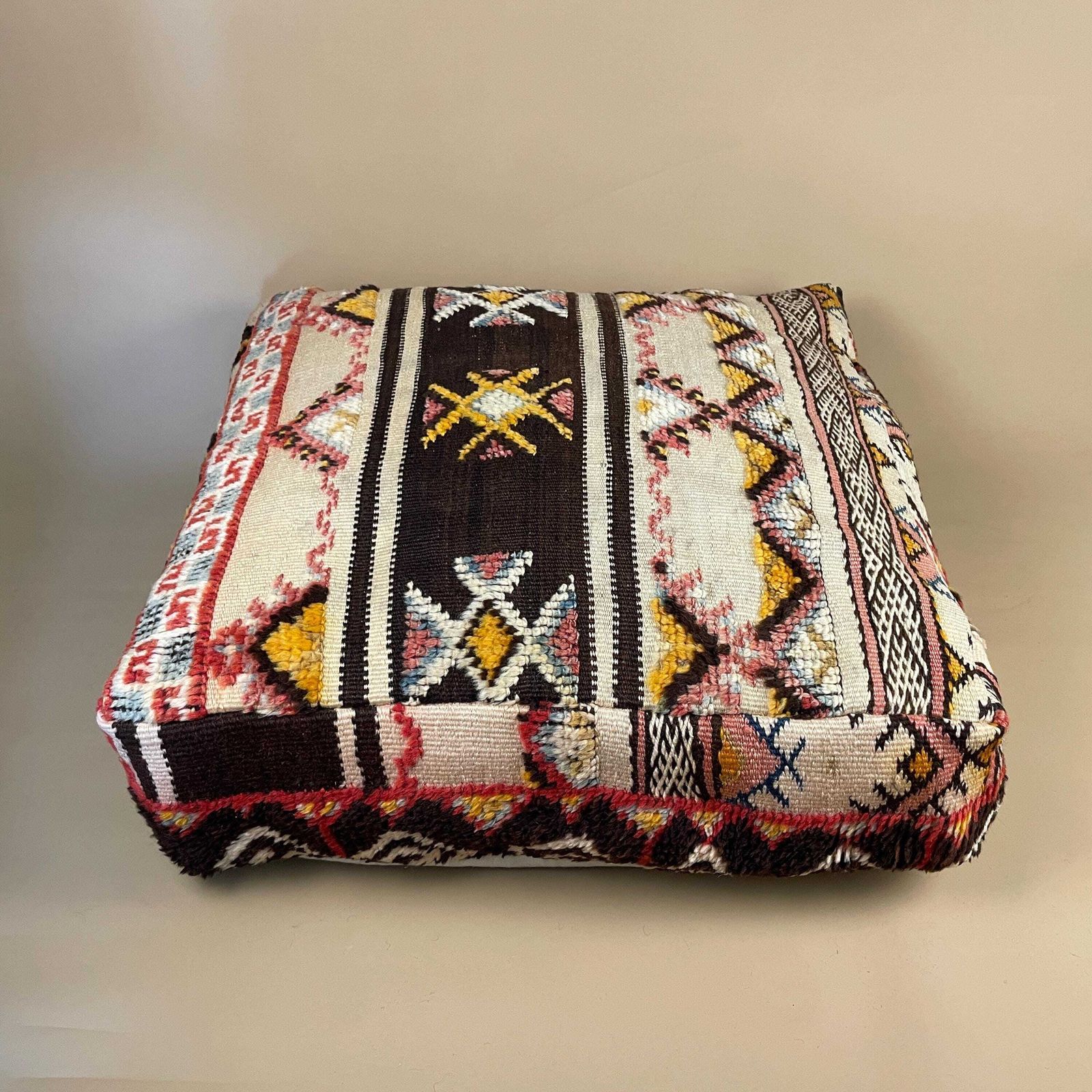 Vintage Moroccan Pouf Footstool Kilim Carpet Handwoven Wool 60x60x17cm Traditional Lounge Pouffe Cube Square Floor Cushion Cream Pattern photo vintage