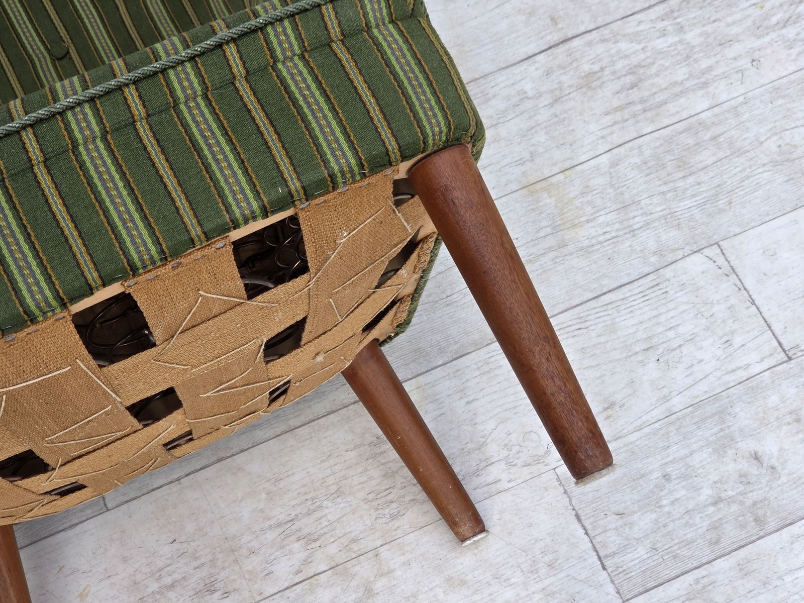 photo vintage 1960s, Danish Armchair, Green Furniture Wool, Teak Wood.