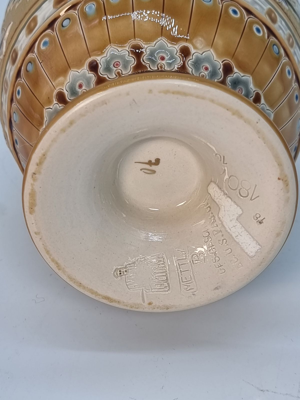 photo vintage A Pair Of Late 19th Century German Pottery Vases, Made By The Mettlach Factory, Circa 1890