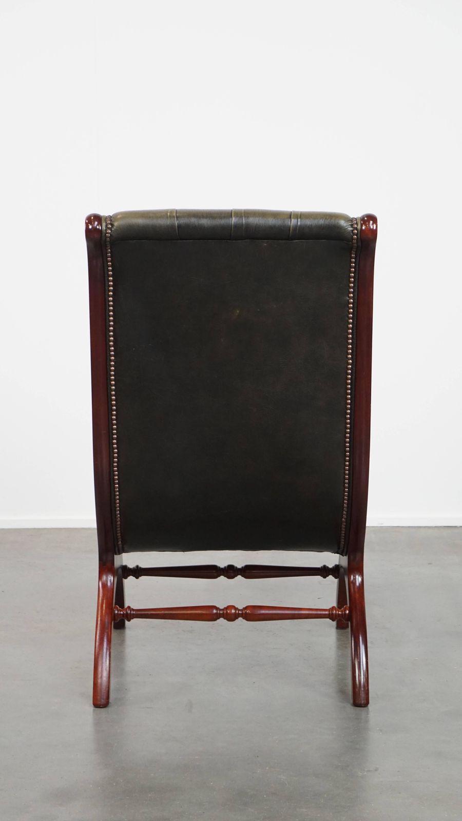 Elegant Green Cowhide English Chesterfield Armchair With An Elegant Wood Finish photo Furniture