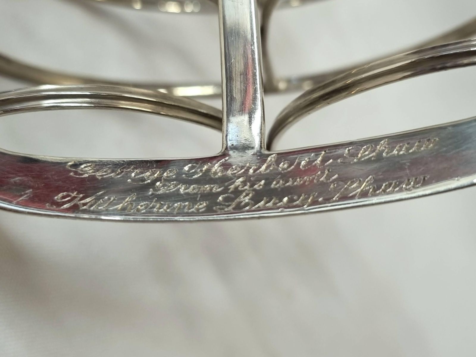 A Very Fine Georgian Sterling Silver Six Slice Toast Rack, By Robert Hennell II And Fully Hallmarked For The London Assay Office 1829, 289g. photo Home Decor