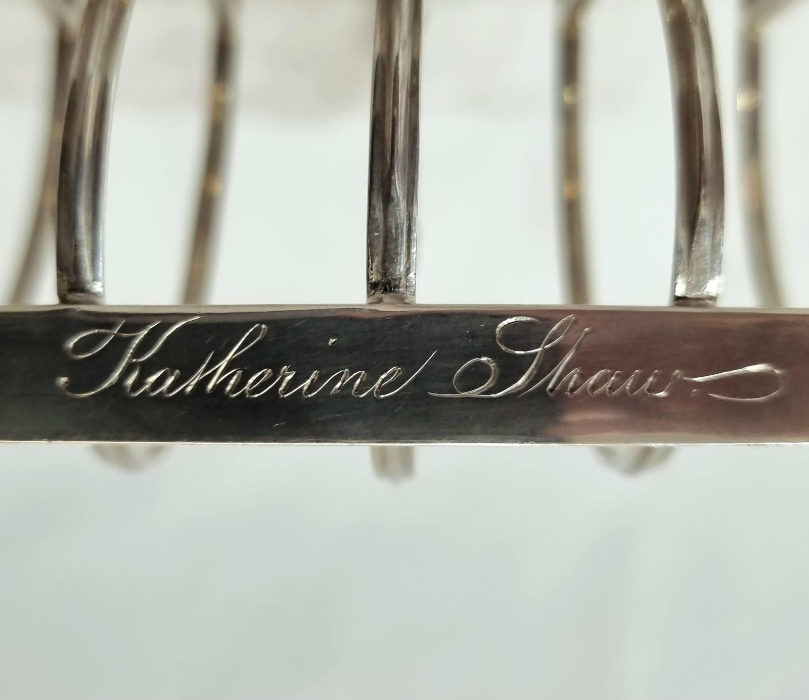 A Very Fine Georgian Sterling Silver Six Slice Toast Rack, By Robert Hennell II And Fully Hallmarked For The London Assay Office 1829, 289g. photo vinterior