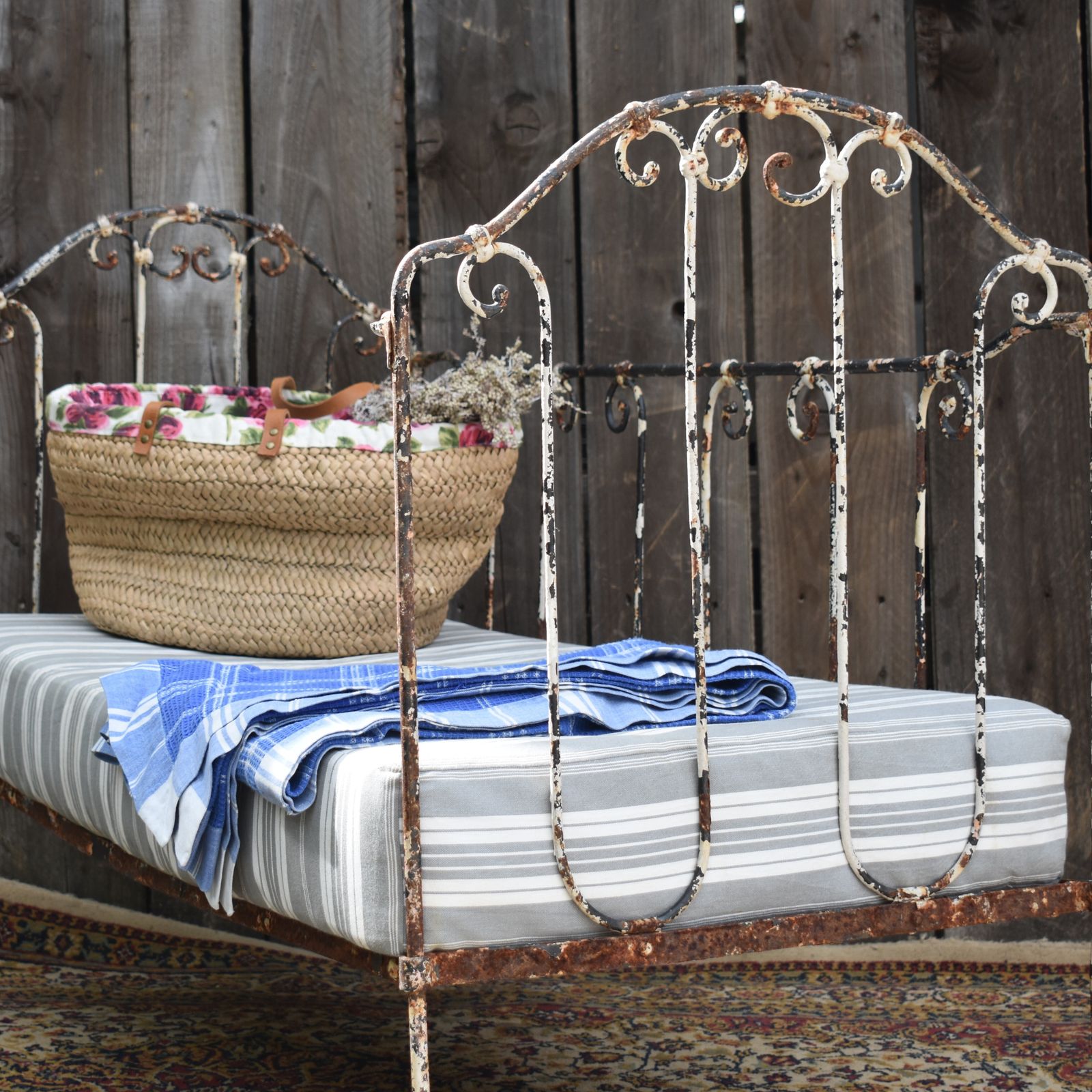 Furniture Antique French Wrought Iron White Chippy Paint Day Bed Cot Garden Bench Seat photo