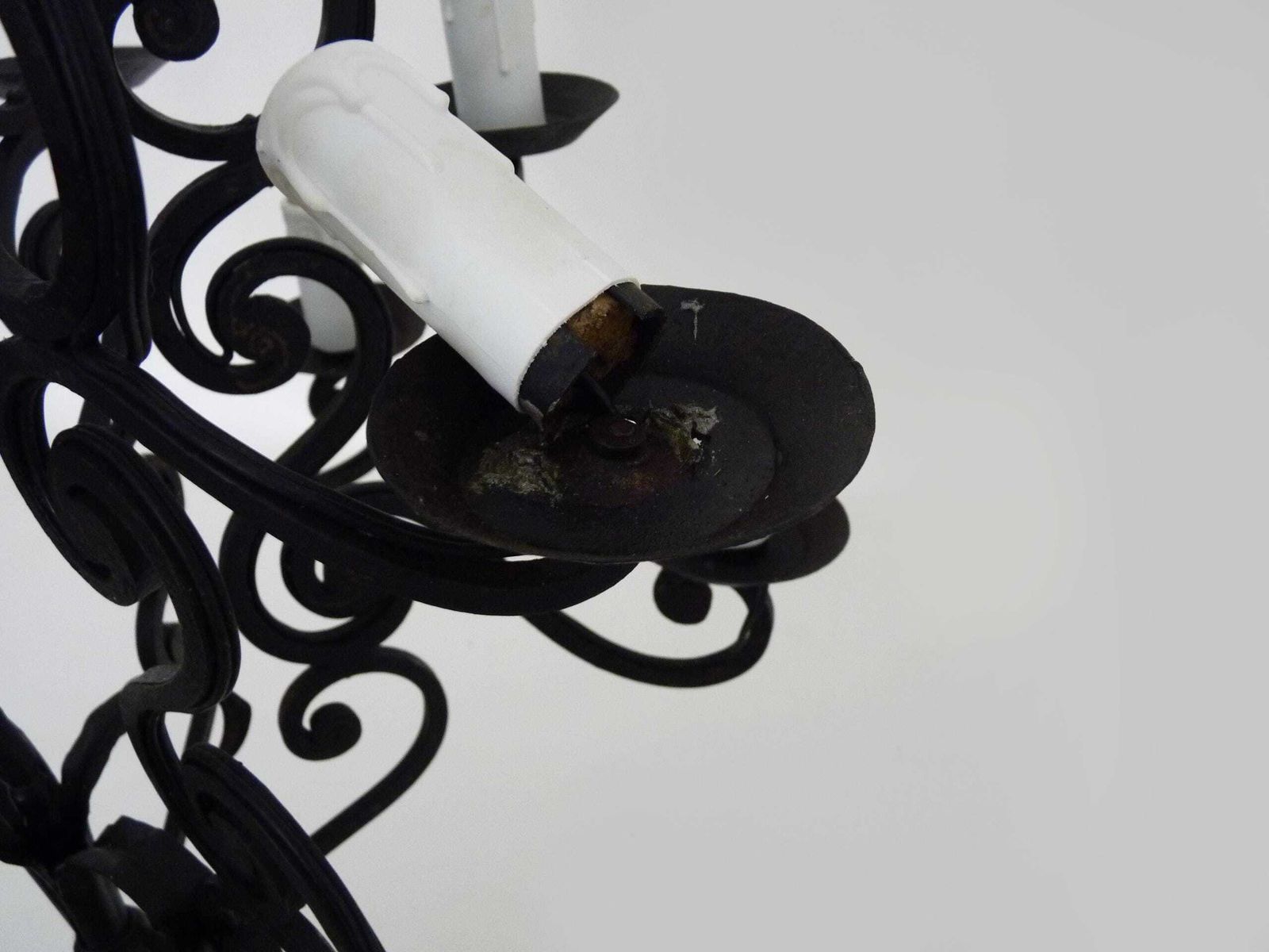 photo furniture Large 12 Light Wrought Iron Entryway Or Living Room Chandelier. 1960s 1970s