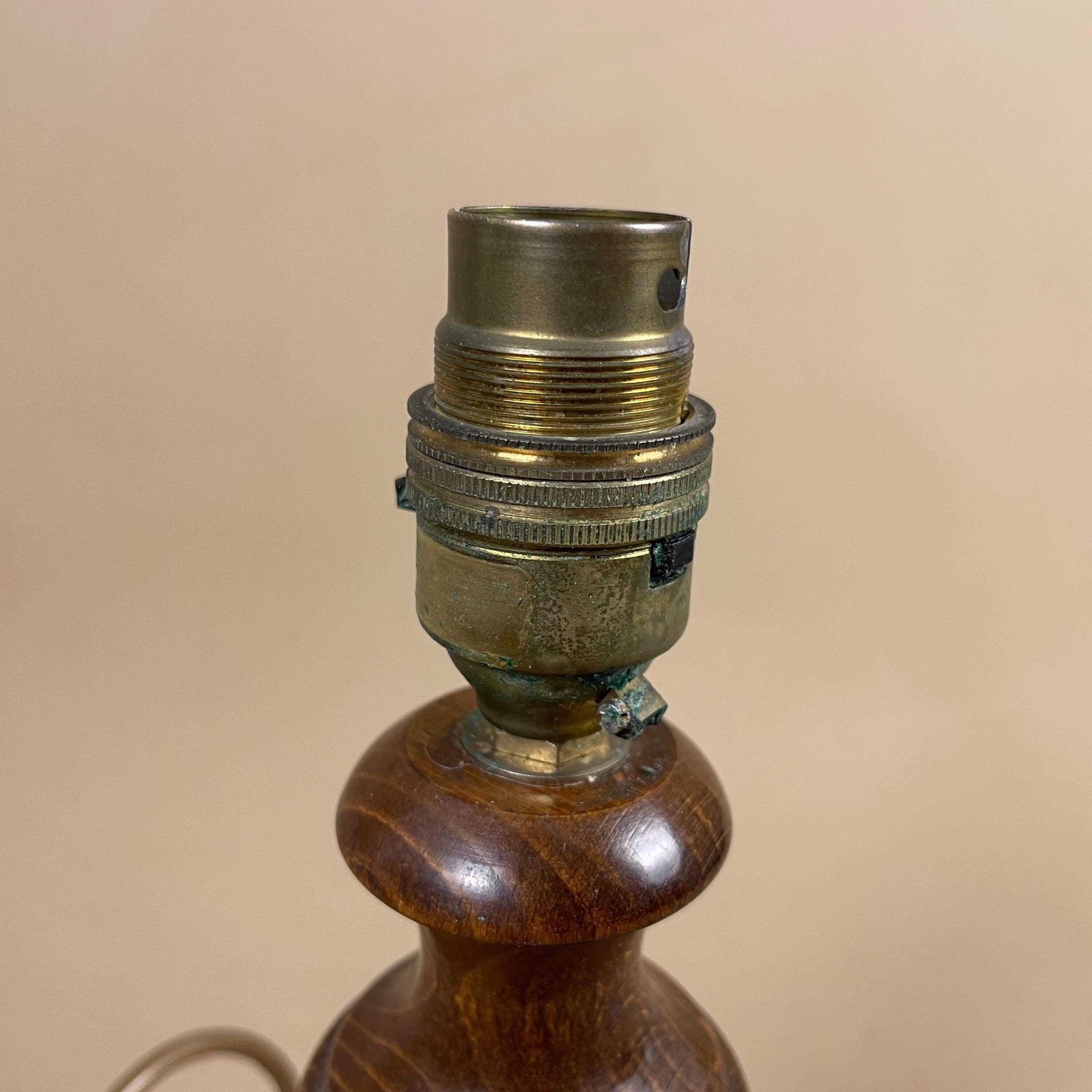 photo furniture Antique Marble & Wood Lamp Light Bedside Table Desk Side Light Vintage Retro Cream Marbled Round Brass Gold Brass Fitting Medium